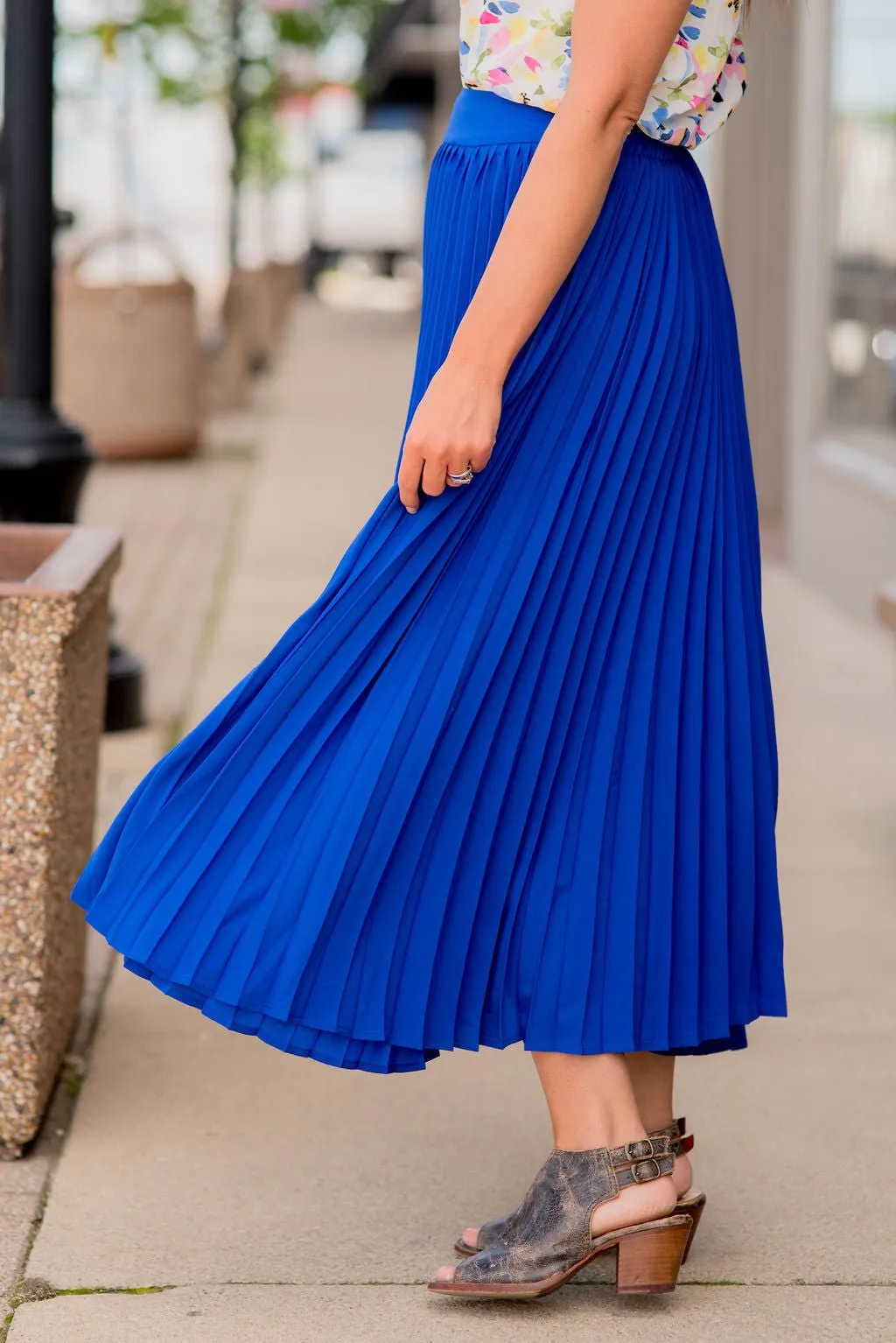 Basic Pleated Maxi Skirt